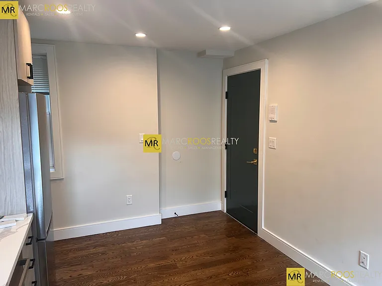 365 Hanover St #7 — Photo 13