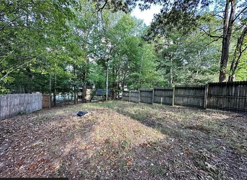 3 bed, 1005 sqft, $1,950 — Photo 2