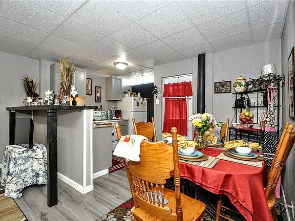 3rd image of 901 Meadow Ave