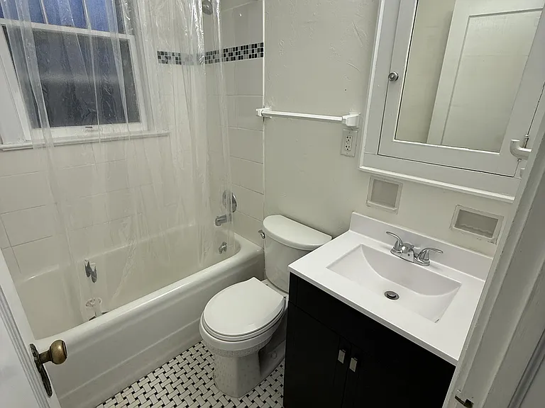 213 S Spring Ave #5 — Photo 8