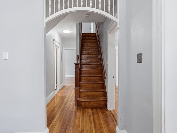 4th image of 111 Dustin St