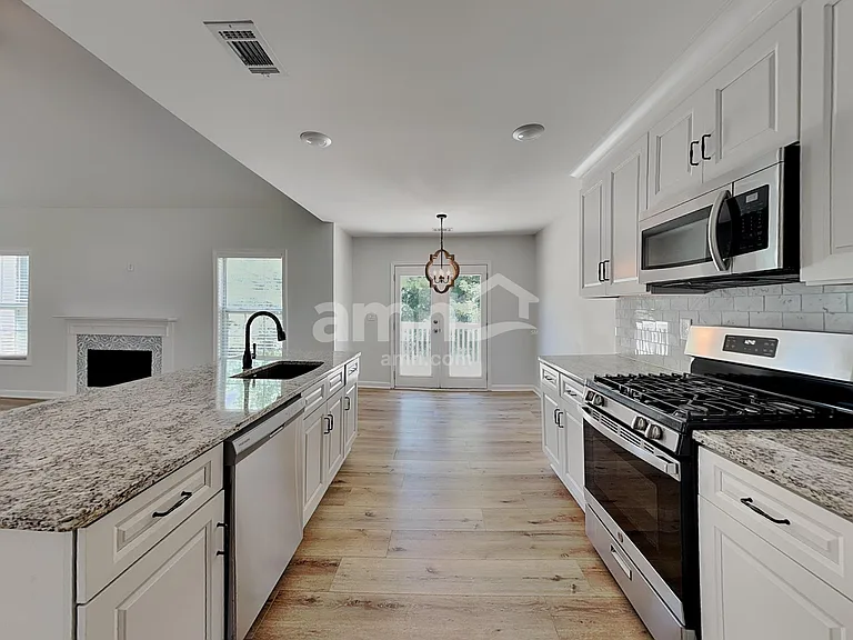 5075 Roxton Ln — Photo 3