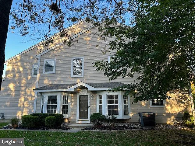 3 bed, 2.5 bath, 2116 sqft, $3,300 — Photo 2