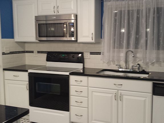 lots of counter and cabinets