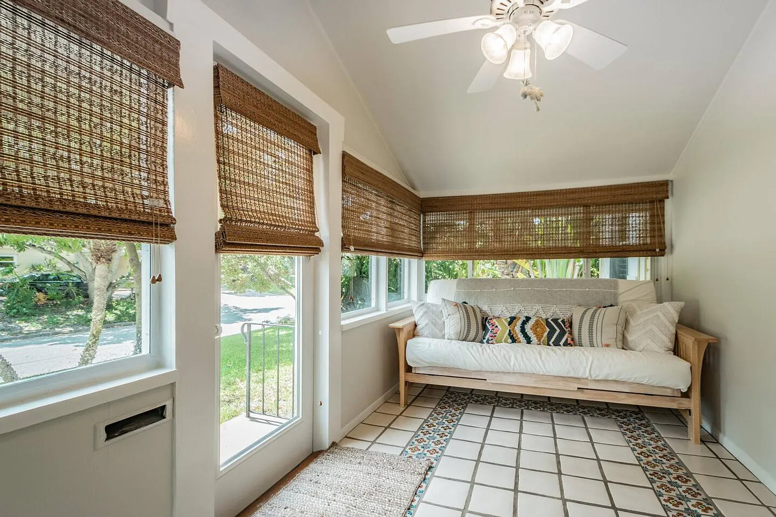 2 bed, 2.0 bath, 1614 sqft, $8,970 — Photo 3