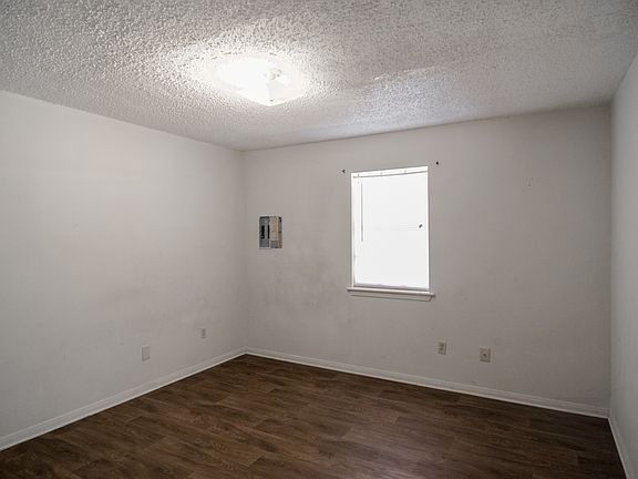 5th image of 406 Scotsdale St APT D