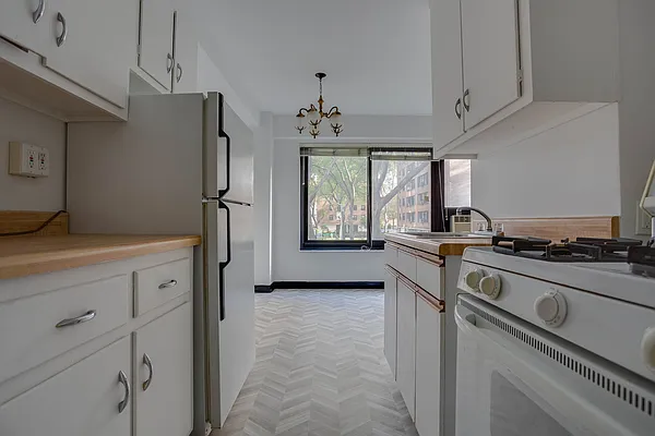 Sold by Compass | media 25