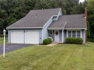 51 Algonquin Rd, Halfmoon, NY 12065