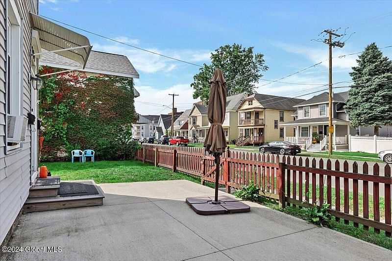 3rd image of 782 3rd Avenue