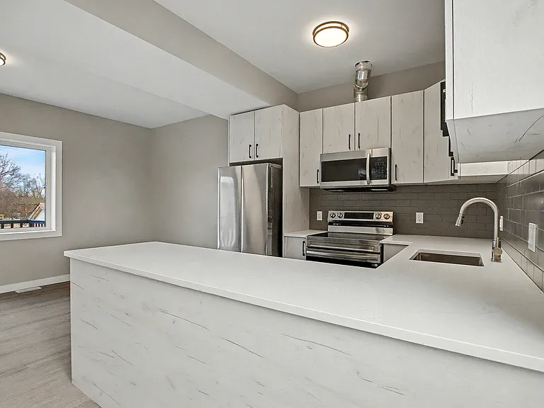172 Kehl St #1 — Photo 37