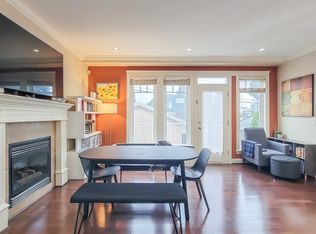 203 E 18th St, North Vancouver, BC V7L 2X7