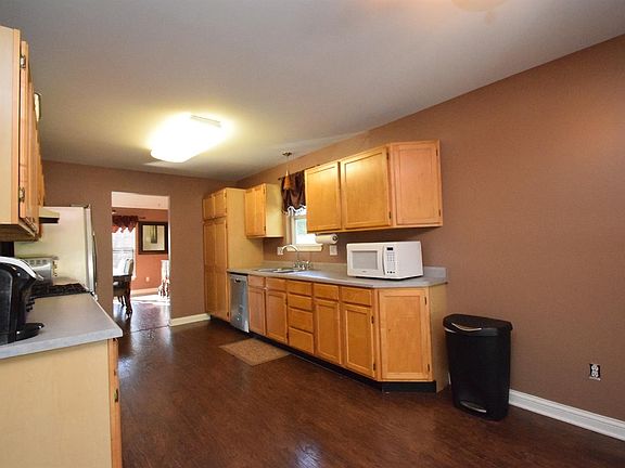 2nd image of 982 Essex Dr