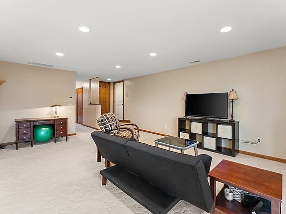 3rd image of 2549 E Lakeshore Dr
