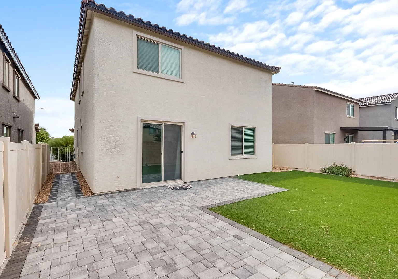 Bright & Spacious Las Vegas Home with Private Backyard — Photo 4