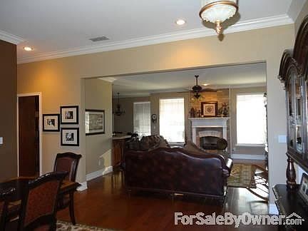 LivingRoom
						:
						Hardwood Floors, Stone Fireplace