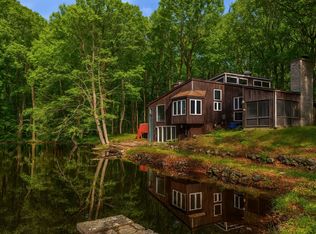 860 Oakwood Rd, Orange, CT 06477