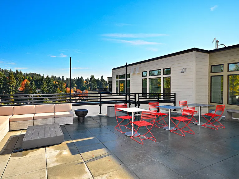 Emerald Crest Apartments — Photo 15