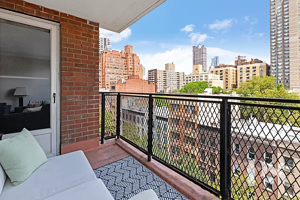 Sold by Compass | media 3