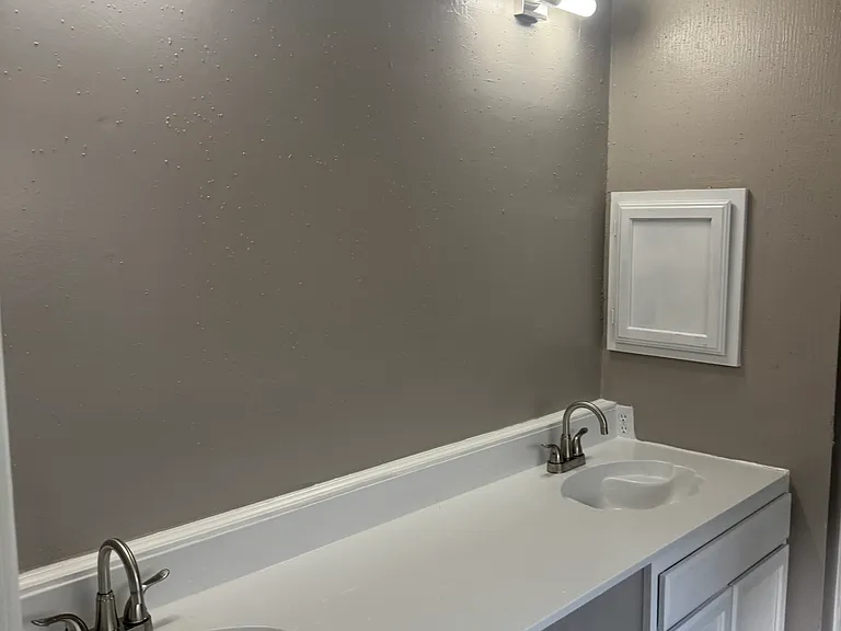 8435 Lake Crystal Dr — Photo 6