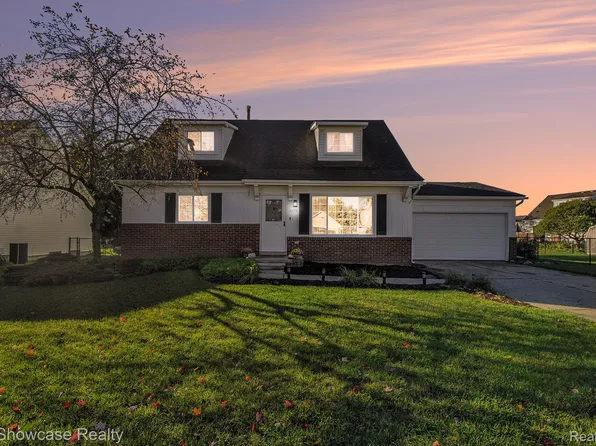 61375 Creekview Dr, South Lyon, MI 48178