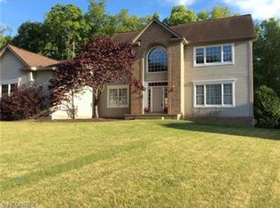 370 Walnut Ridge Trl, Aurora, OH 44202