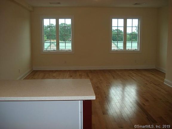 5th image of 550 Connecticut Ave #1