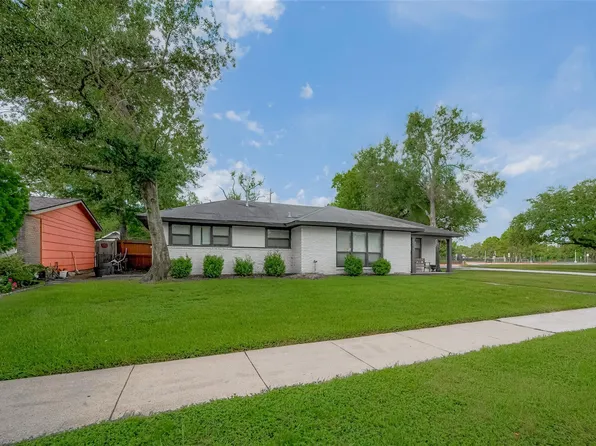 8057 Ridgeview Dr, Houston, TX 77055
