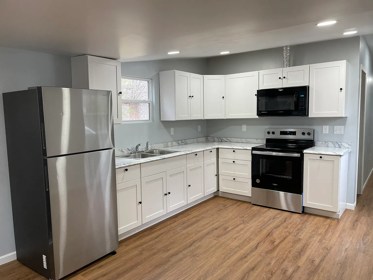 3 bed, 750 sqft, $1,275 — Photo 1