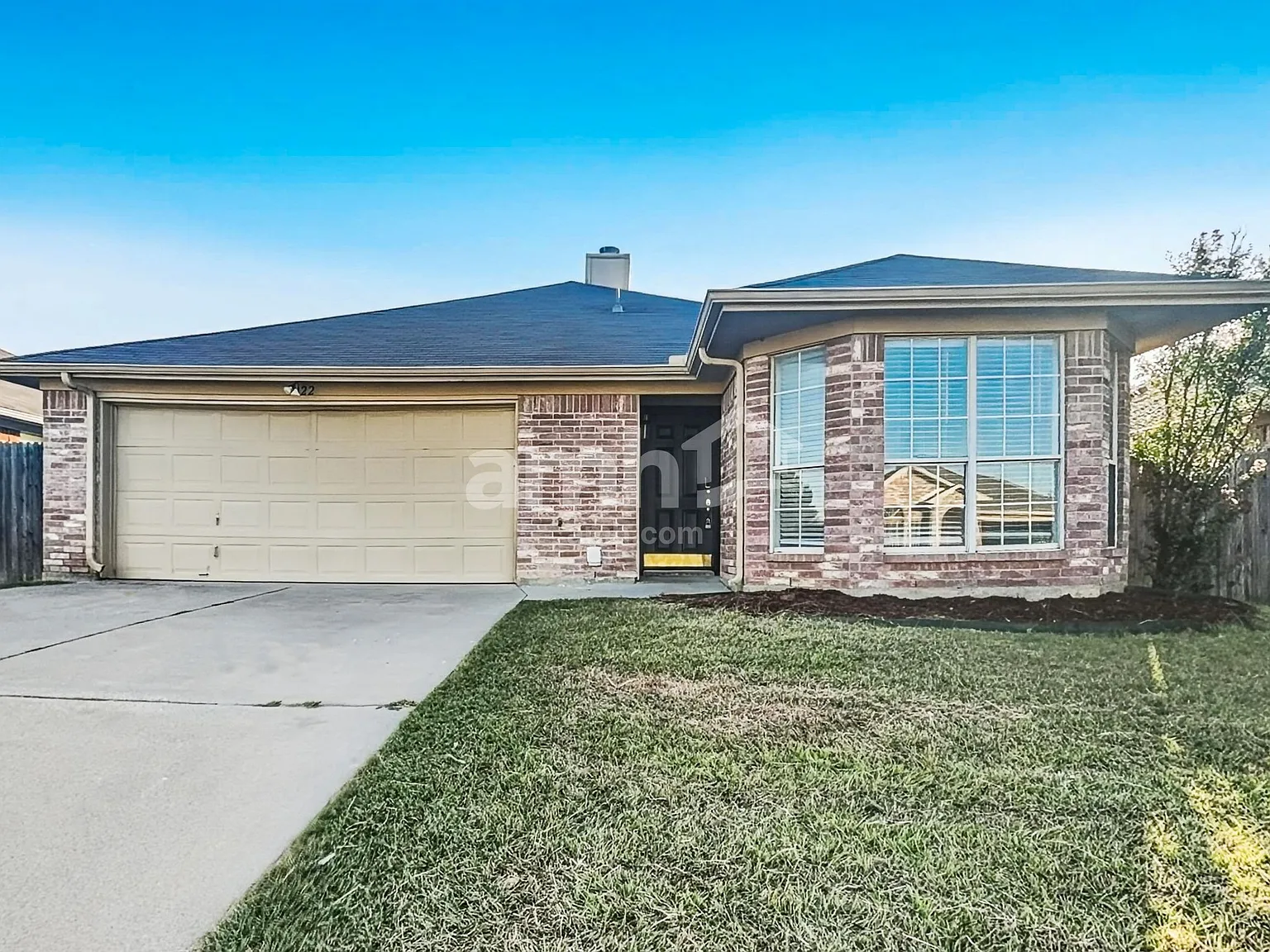 3 bed, 2.0 bath, 1307 sqft, $2,050 — Photo 1