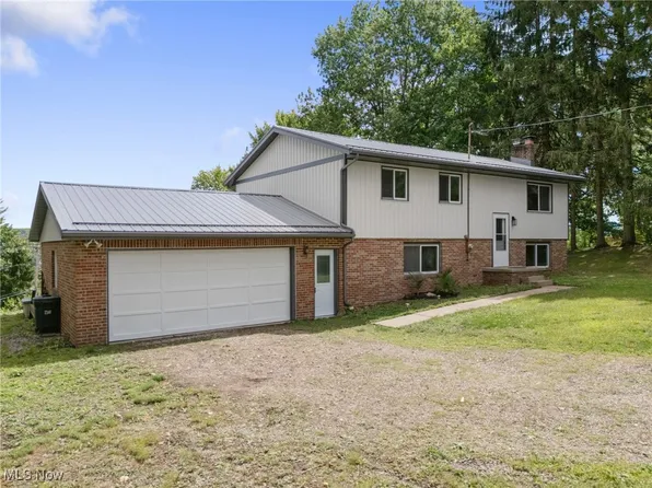 39 Iroquois Trl, Malvern, OH 44644