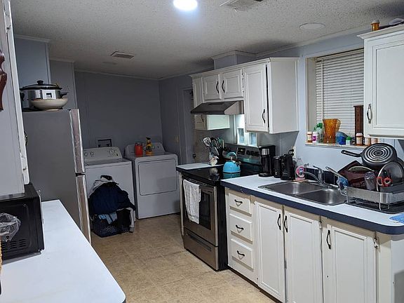 4th image of 4096 Canary Palm Cir
