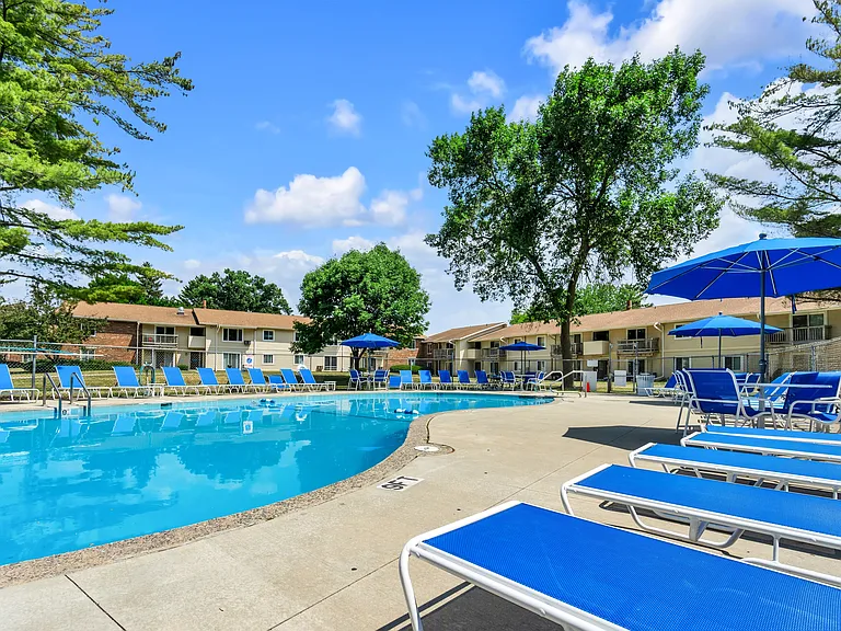 Arbor Lakes Sparkling Outdoor Pool