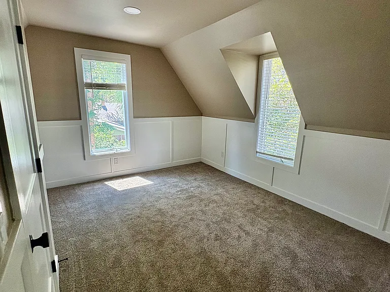 115 Niagara Ave — Photo 8