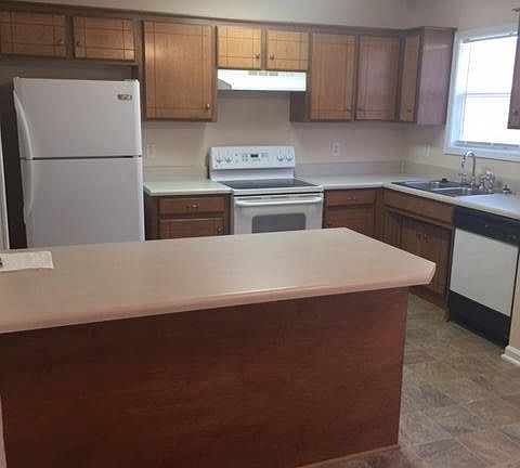 3rd image of 1107 Maxie Ct