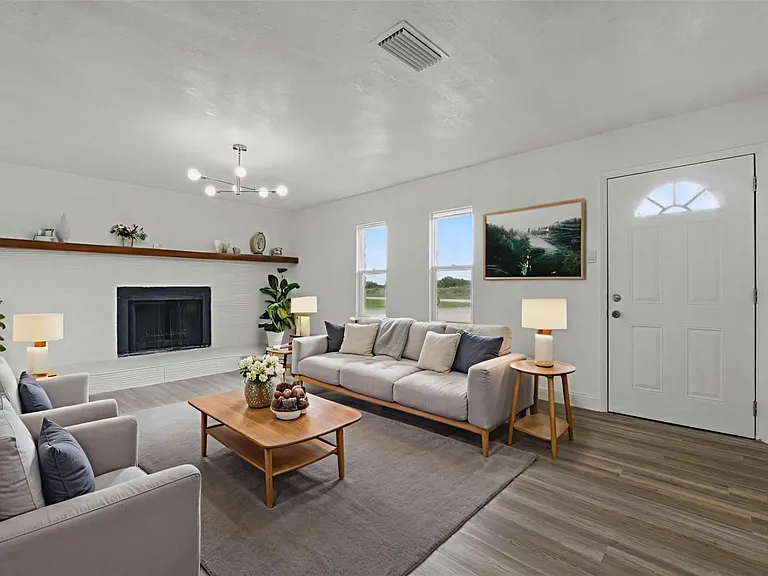 8812 Oakwood Dr — Photo 2