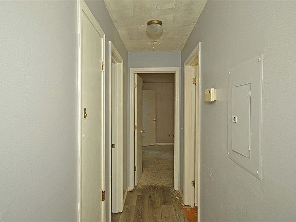 5th image of 1004 Edison Dr