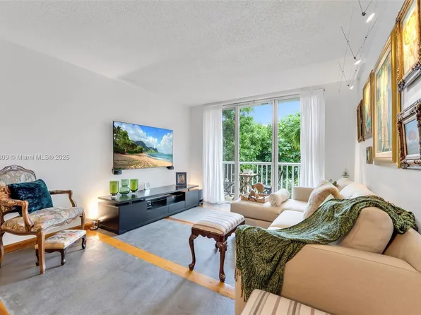 3661 SW 9th Ter APT 207, Miami, FL 33135