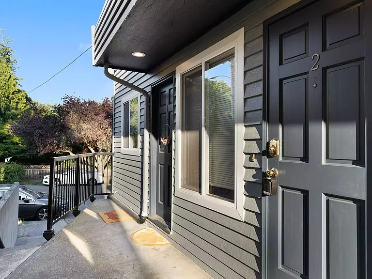 4259 Woodland Park Ave N #5 — Photo 2