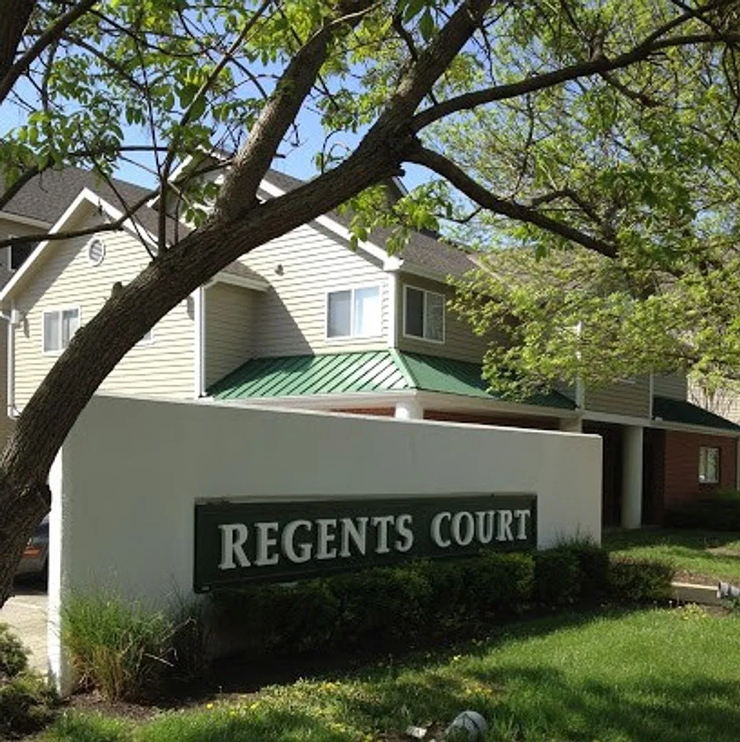 Regents Court Apartments — Photo 1