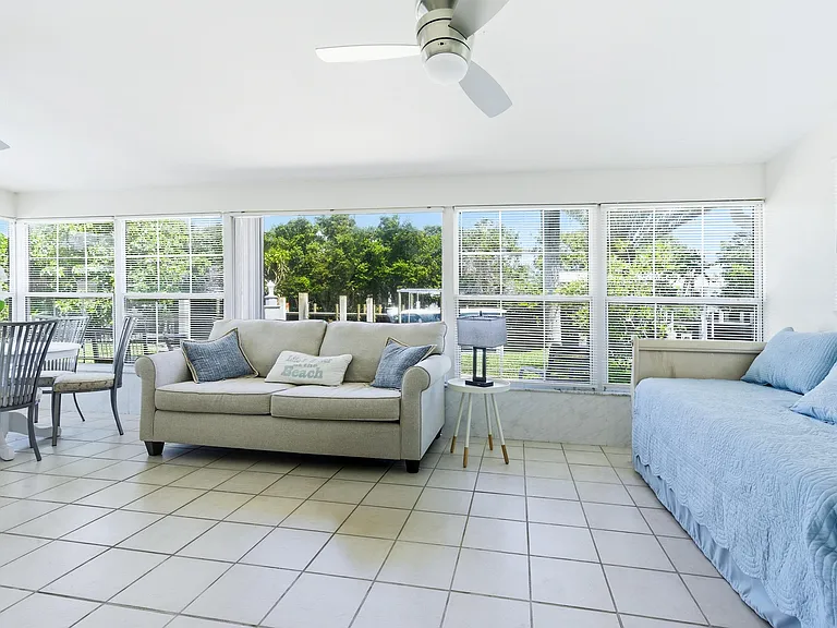 8455 SE Palm St — Photo 18