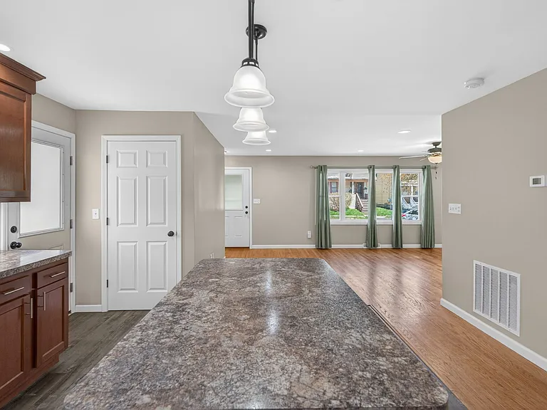 614 Park Ave — Photo 4
