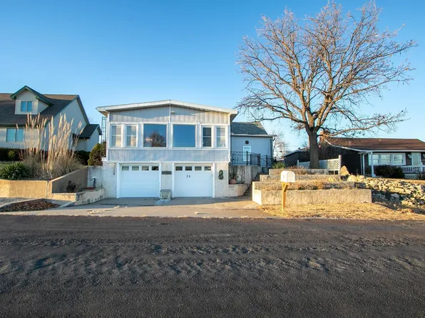 26 Lakeshore Dr, Marion, KS 66861