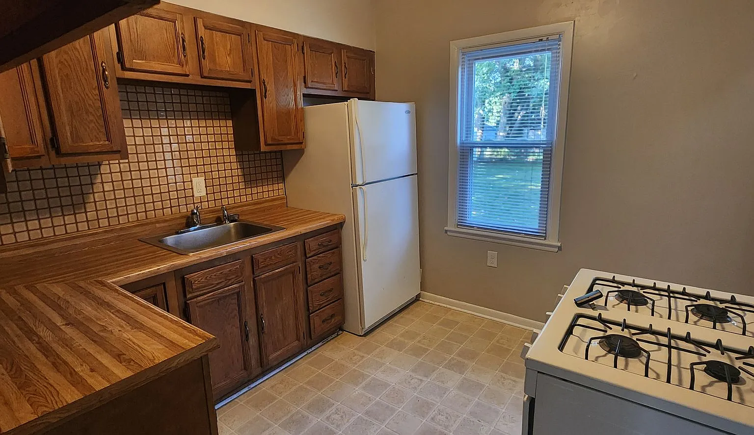 2 bedroom home with 2+ car garage and partially fenced, beautiful yard! — Photo 3