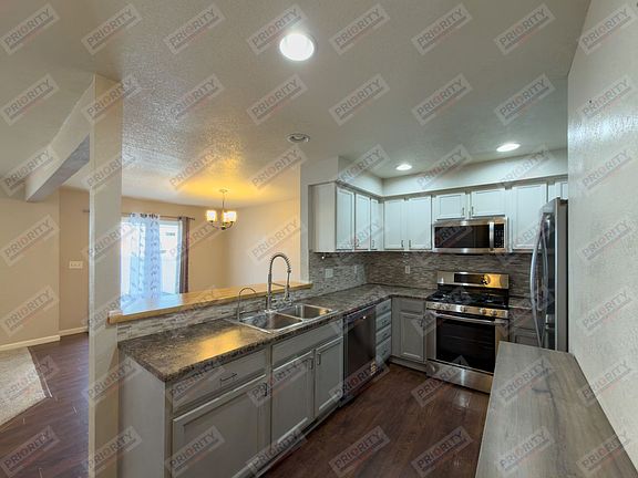 5th image of 3709 Lunar Ave