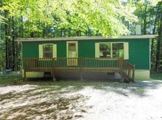 18 Humming Bird Ln, Hawley, PA 18428
