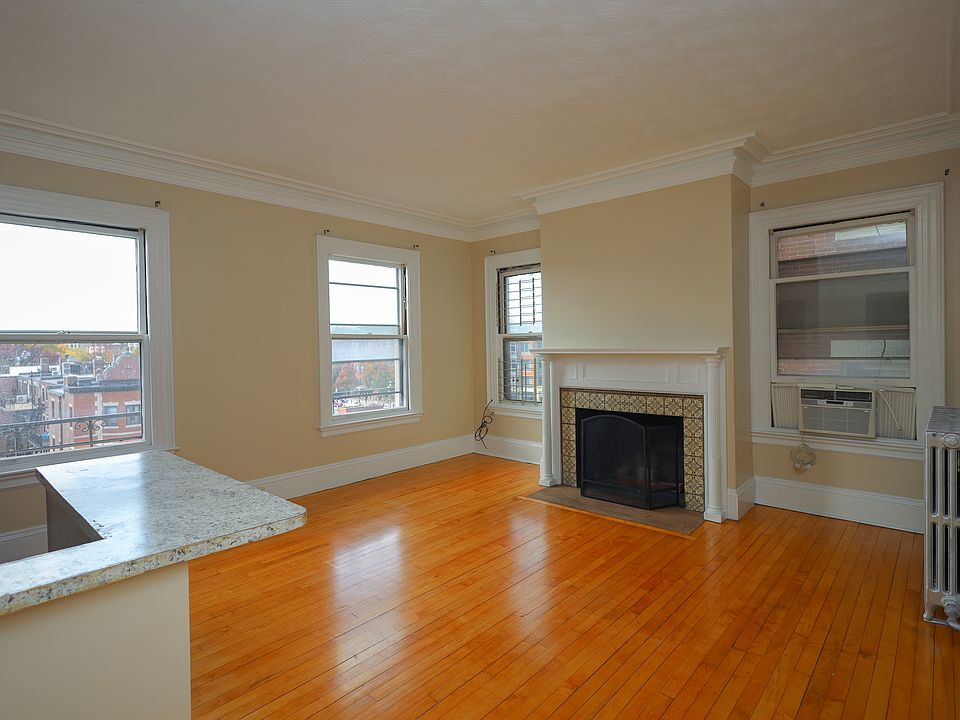 1st image of 465 Park Dr APT 14