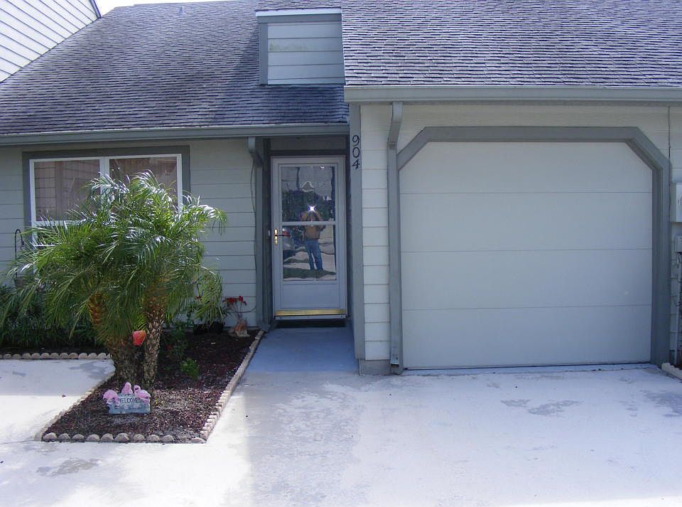 1st image of 904 NE Sandalwood Pl