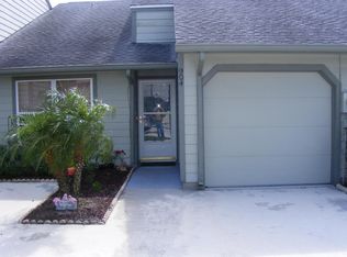 904 NE Sandalwood Pl, Jensen Beach, FL 34957