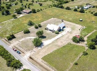 104 Meadow Crest Rd, Waxahachie, TX 75167