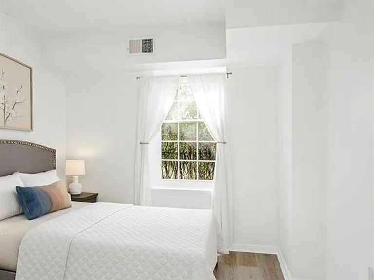 1410 Washington Pl — Photo 10